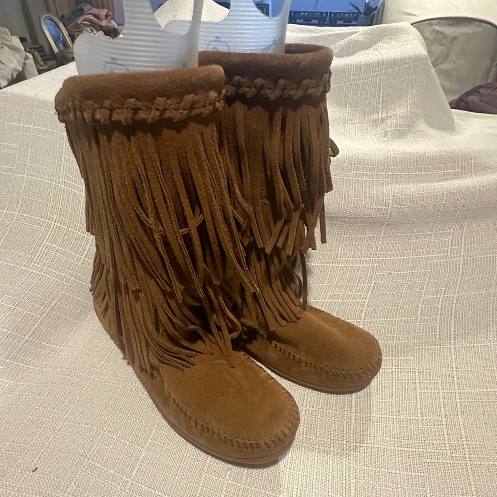 Minnetonka Fringe Boots - Tan